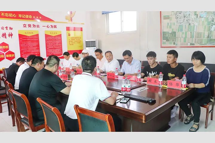 1628133271197131.jpg 召开座谈会.jpg