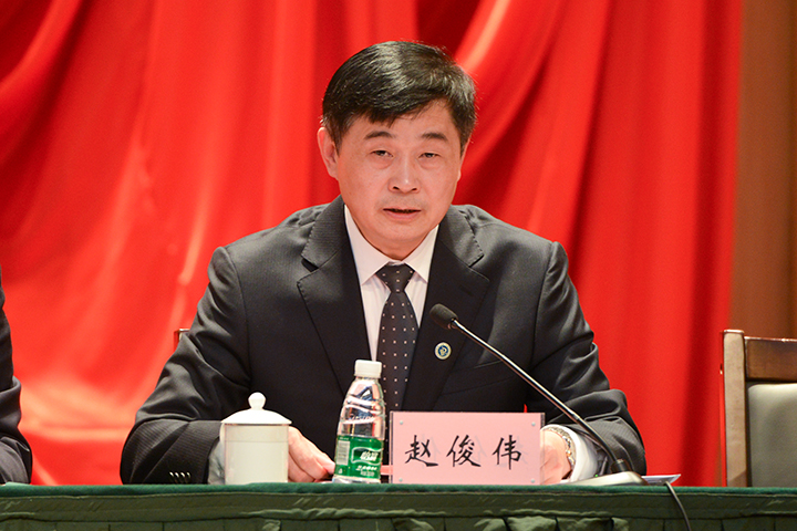 1524901682316713.jpg 5副校长赵俊伟主持颁奖大会.jpg