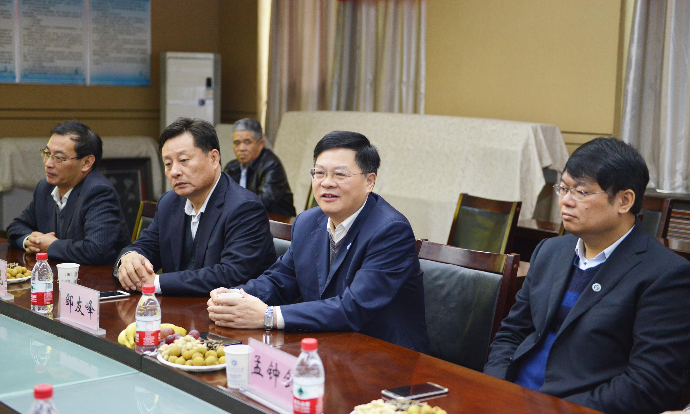 1509001832135980.jpg 2校党委书记邹友峰致欢迎辞.jpg