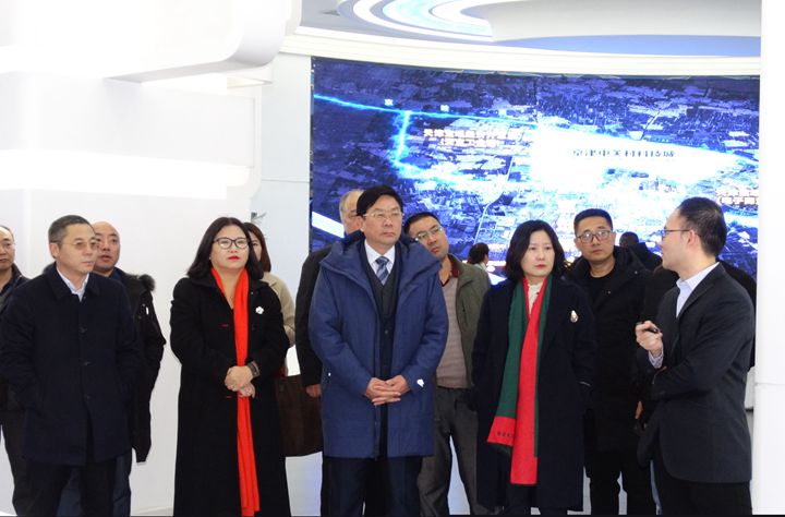 副校长张锟走访调研校友企业并听取投资项目介绍.jpg